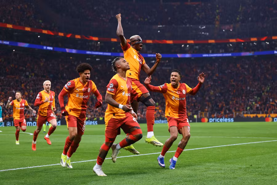 Galatasaray prevail in frantic clash with Liverpool to take 1-0 lead to Anfield
