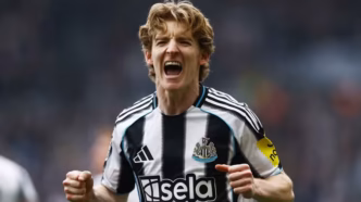 Anthony Gordon in action for Newcastle United during a Premier League match