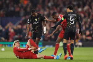 Hugo Ekitike stretchered off during Liverpool vs PSG Champions League match